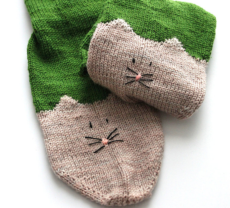 FO: lustige Socken „Katze im Gras“